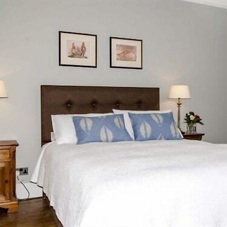 เดอะ ไลออนส์ Bed & Breakfast Newark-on-Trent  ภายนอก รูปภาพ