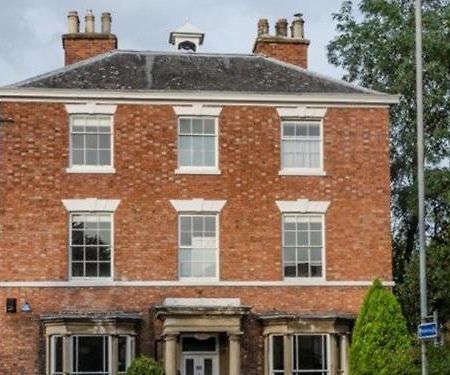 เดอะ ไลออนส์ Bed & Breakfast Newark-on-Trent  ภายนอก รูปภาพ