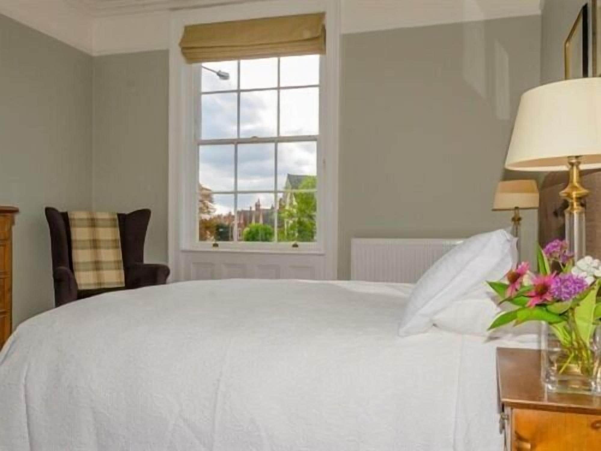 เดอะ ไลออนส์ Bed & Breakfast Newark-on-Trent  ภายนอก รูปภาพ