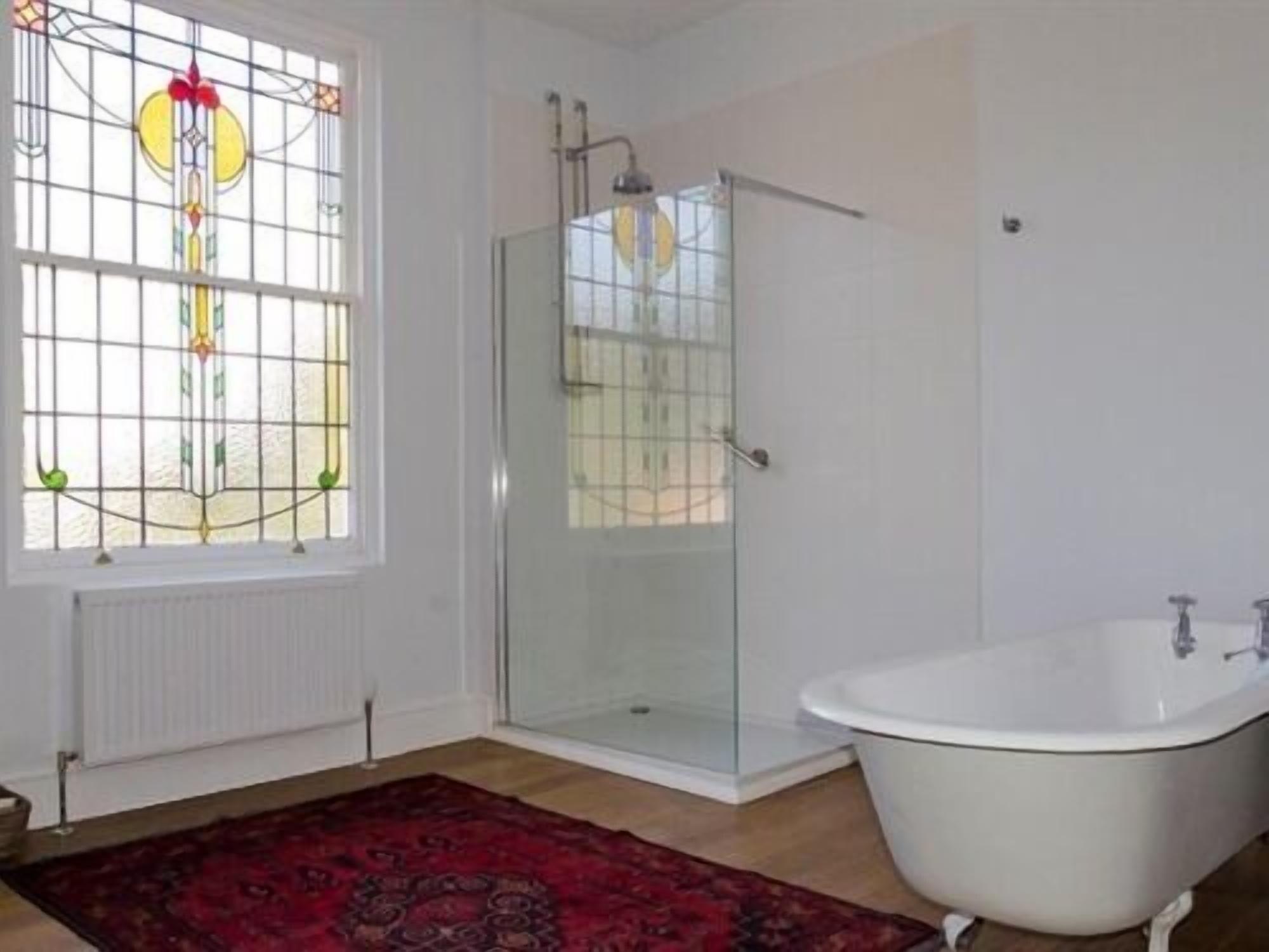 เดอะ ไลออนส์ Bed & Breakfast Newark-on-Trent  ภายนอก รูปภาพ