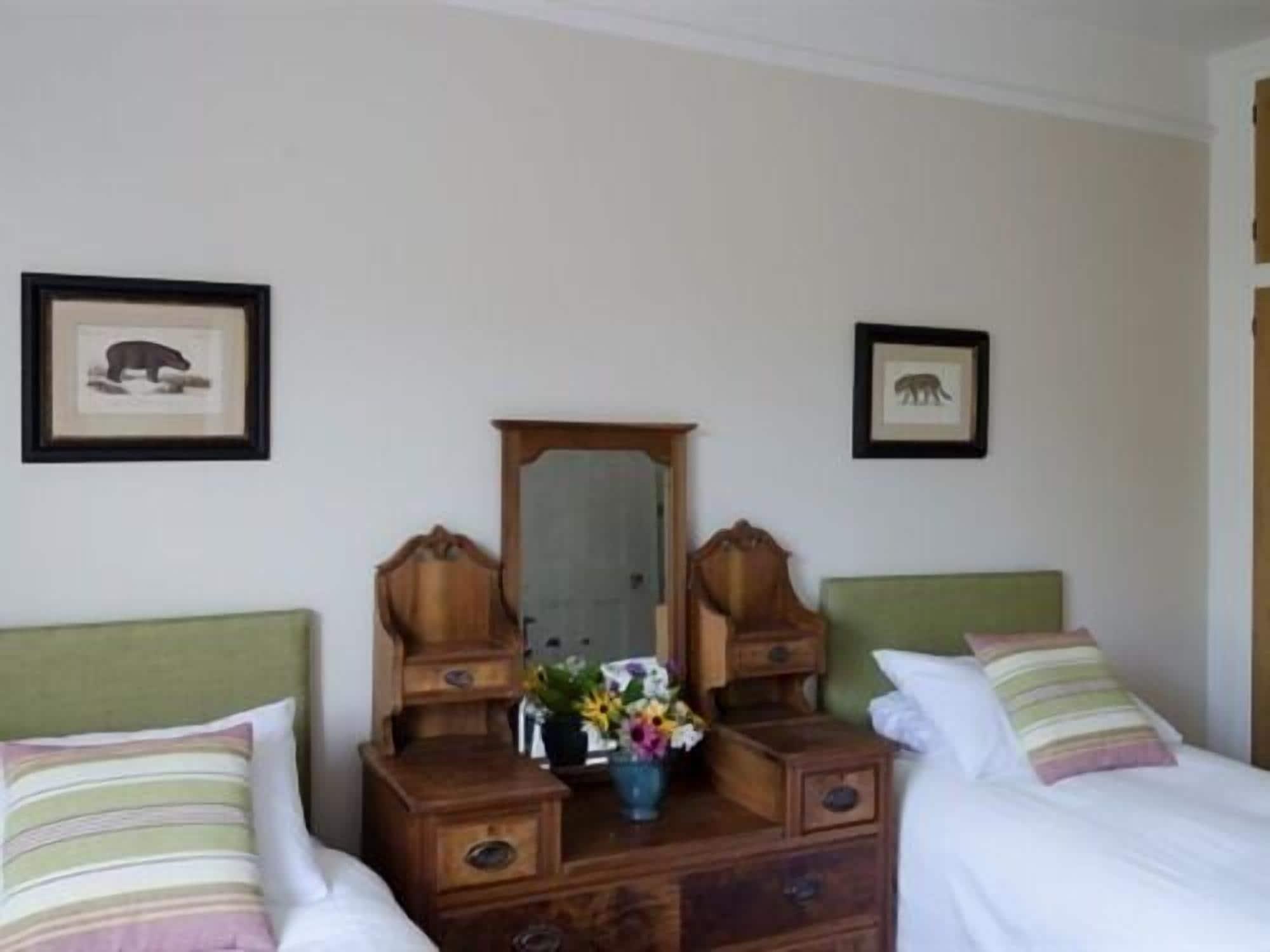 เดอะ ไลออนส์ Bed & Breakfast Newark-on-Trent  ภายนอก รูปภาพ